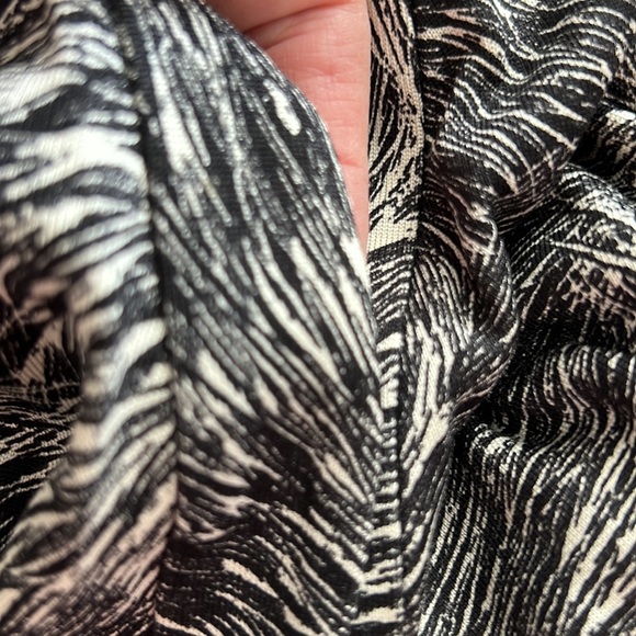 Diane Von Furstenberg Wrap Dress - size 4 - Picture 9 of 14